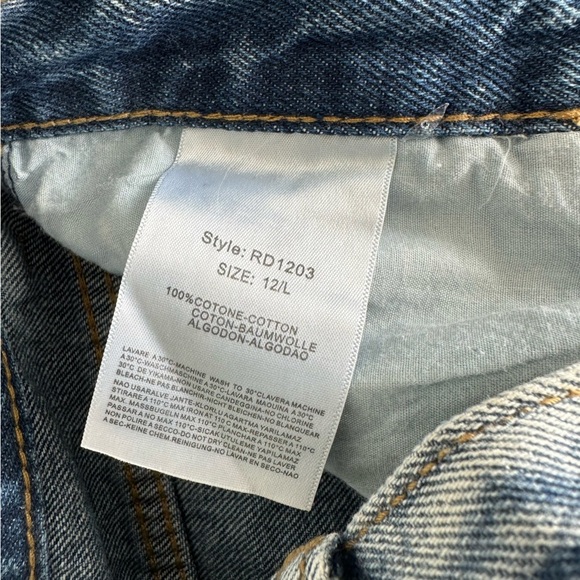 PrettyLittleThing Straight Leg Split Hem Detail Denim Jeans - Picture 6 of 8